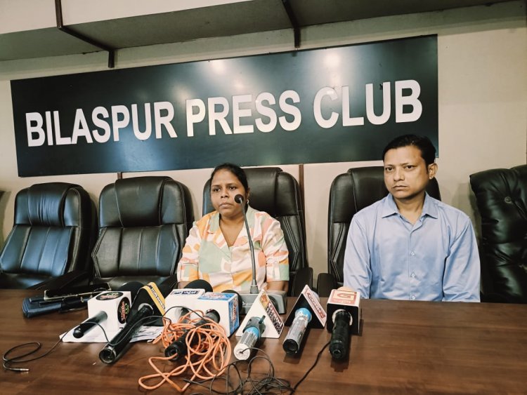 .पत्नी की अंकसूची पर कूटरचना कर पूर्व पति ने अपना डिटेल डाला और किया दुरुपयोग...  0...युवती ने पुलिस अधीक्षक से गुहार लगाकर पूर्व पति पर चार सौ बीसी के तहत कार्यवाही की मांग की।