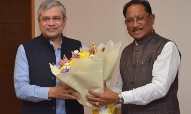 मुख्यमंत्री श्री विष्णुदेव साय ने केंद्रीय रेल मंत्री श्री अश्विनी वैष्णव से की सौजन्य मुलाकात