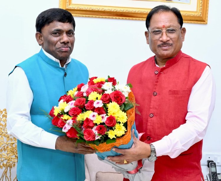 *मुख्यमंत्री श्री विष्णु देव साय  से गोवा के खेल एवं जनजातीय कल्याण मंत्री श्री रमेश तावड़कर की सौजन्य भेंट: जनजातीय कल्याण और खेल विकास को लेकर हुई सार्थक चर्चा*